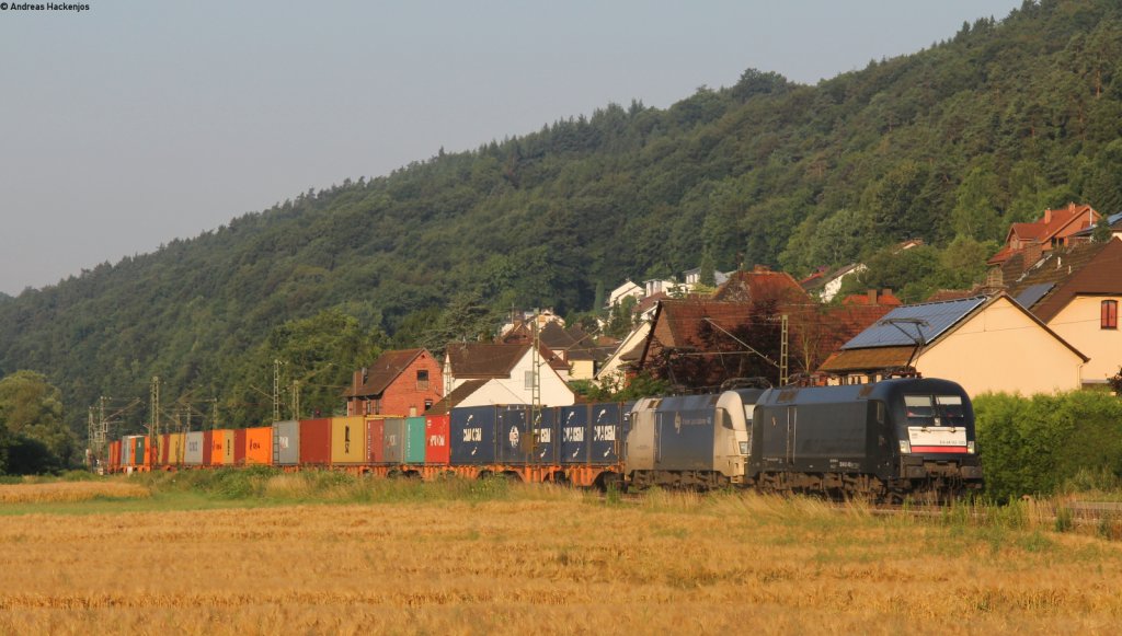 182 533-0 und 182 527-2 mit einem Containerzug bei Friedlos 9.7.13