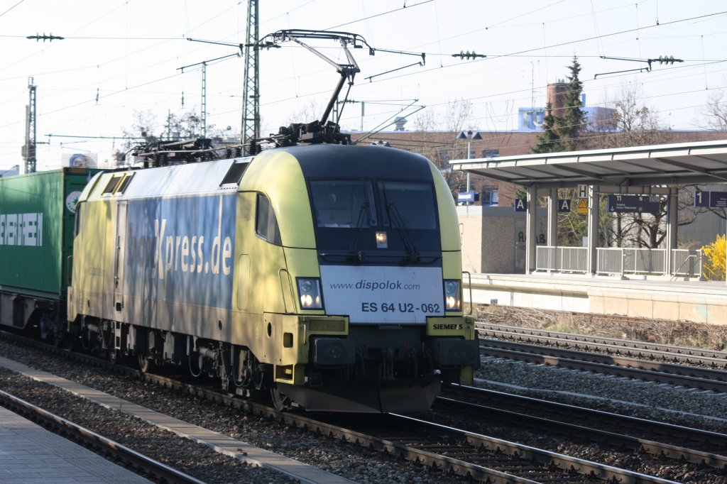 182 562-9 am Mnchner Heimeranplatz auf Durchfahrt gen Sden am 08.04.10 