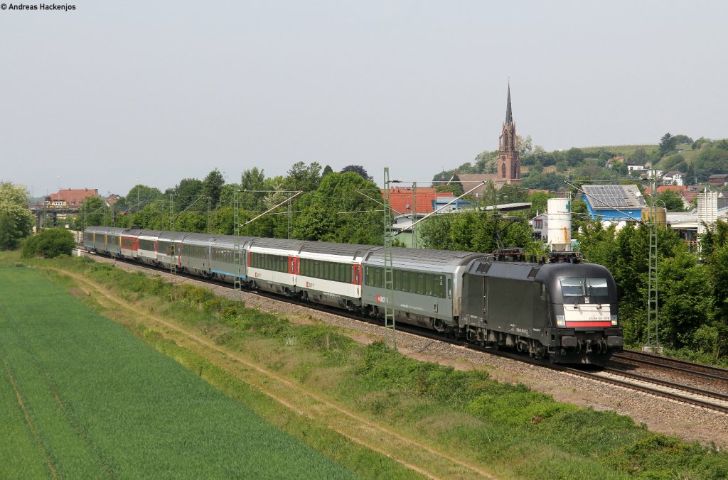 182 570-2 mit dem EC7 (Hamburg Altona-Chur) bei teningen 7.5.11