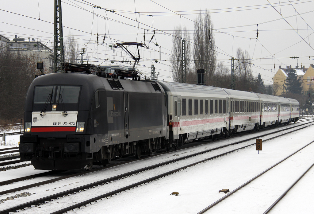 182 572-8 / ES 64 U2 - 072 mit dem IC 2082 Knigsee von Berchtesgarden nach Hamburg durch Mnchen Heimeranplatz am 26.01.2013