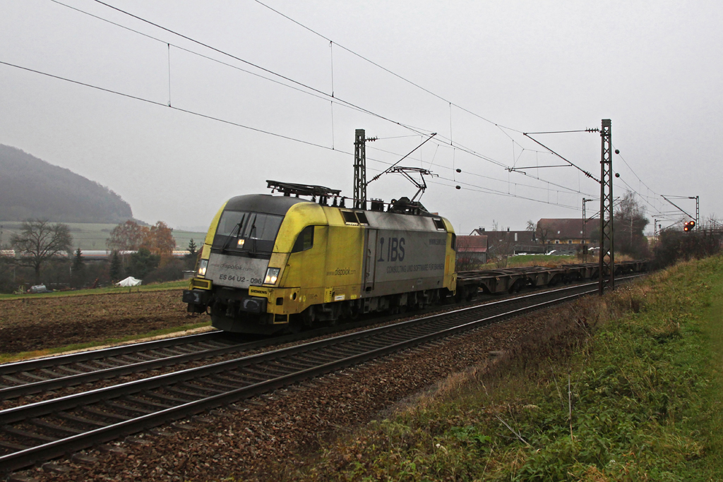 182 596, im Einsatz bei BoxXpress, mit einem ziemlich leeren Containerzug am 12.11.2011 bei Treuchtlingen.