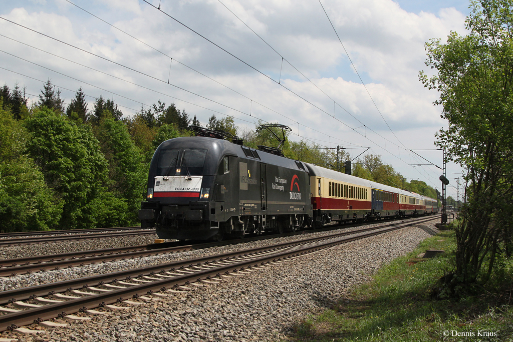 182 599 mit einem Sonderzug am 09.05.2013 zwischen Haar und Vaterstetten.