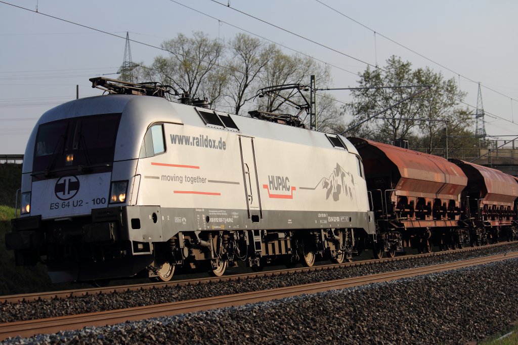 182 600-7 Hupac fr Raildox bei Redwitz am 13.04.2012.