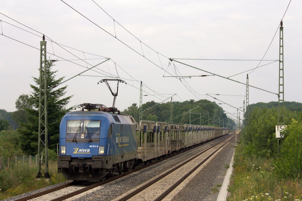 182 911-8 ist am 12.07.2013 mit einem leeren BLG-Autozug nach Falkenberg/Elster nur wenige Kilometer vor dem Zielbahnhof unterwegs