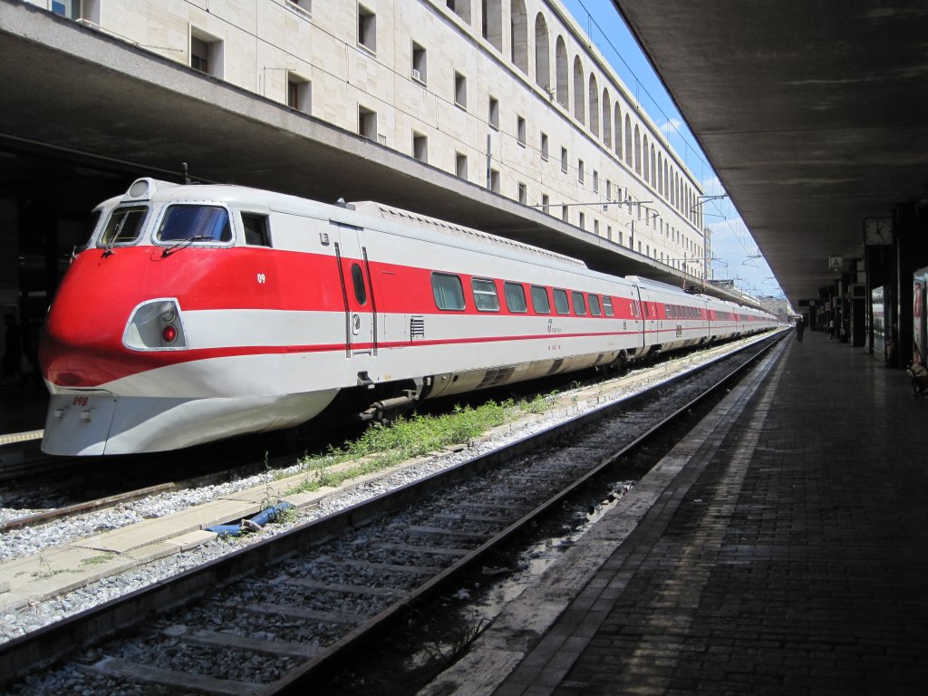 1.8.2010 14:24 FS ETR 450 als Eurostar Italia (ES*) nach Perugia im Bahnhof Roma Termini
