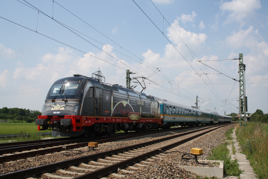 183 001 175 Jahre Deutsche Eisenbahn mit ALX 87013in Feldmoching am 26.06.2010