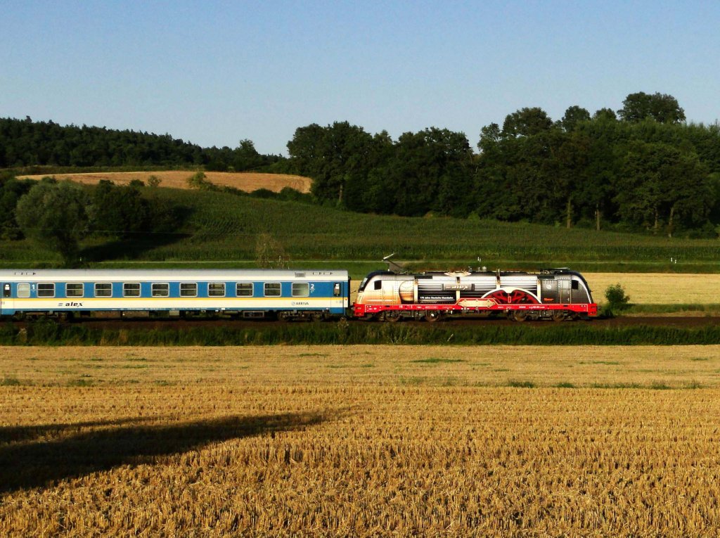 183 001 Adler Werbelok (175 Jahre Eisenbahn in Deutschland) zwischen Neufahrn und Ergoldsbach 21.08.2010.