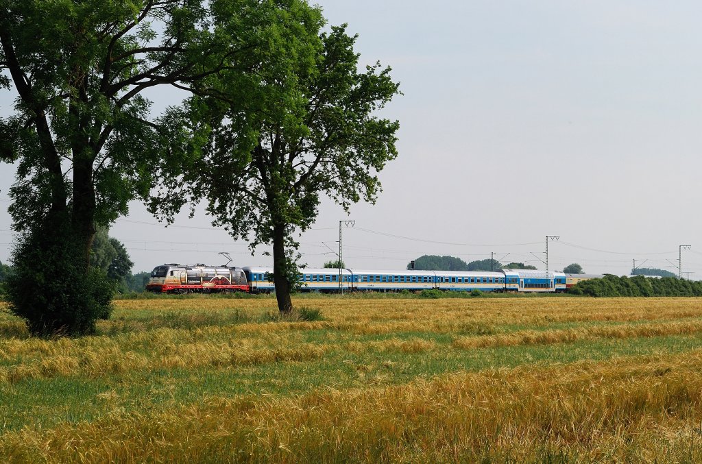 183 001 (Arriva, 175 Jahre Deutsche Eisenbahn) mit Alx 87012 vor Freising (01.07.2010)