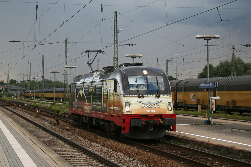 183 001 beim Umsetzen am 04.09.2010 in Landshut Hbf.