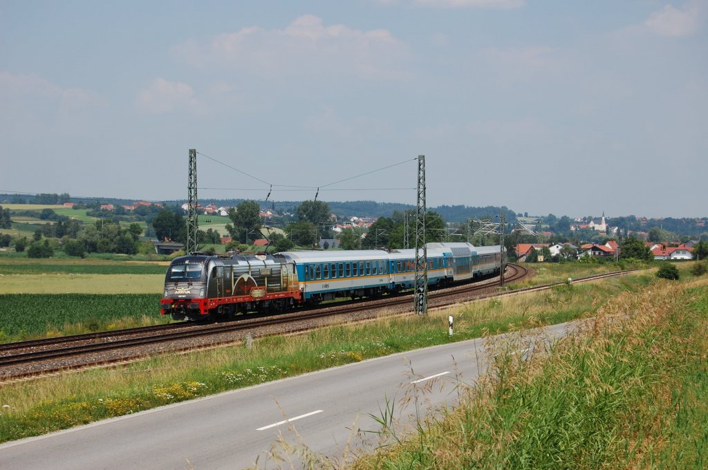 183 001 mit ALX nach Mnchen am 03.07.2010 bei Neufahrn in Niederbayern