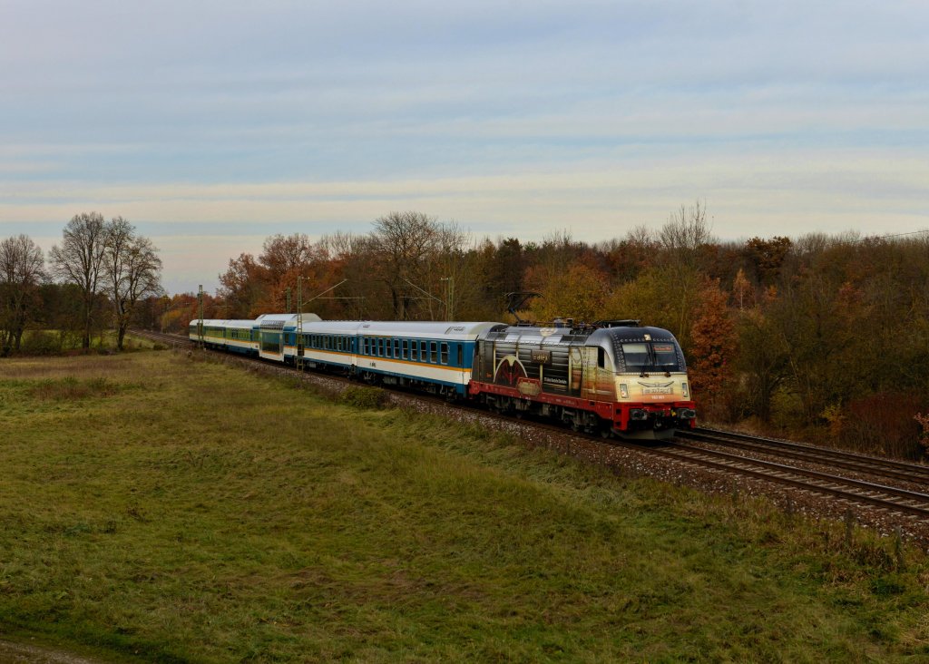 183 001 mit einem ALX am 09.11.2012 unterwegs bei Mnchen-Feldmoching.