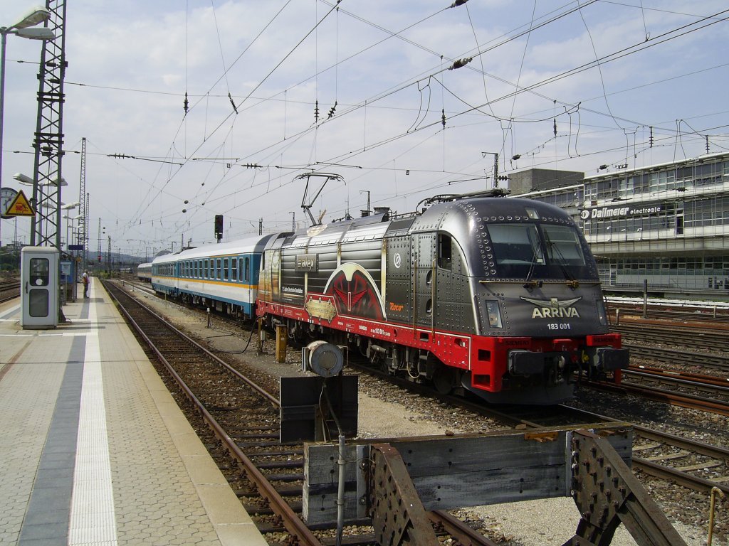 183 001 wird fr den Alex 84113 nach Mnchen in Regensburg Bereitgestellt.
(Mi,03.08.11)