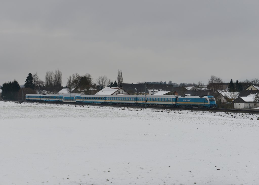 183 002 mit einem ALX am 27.02.2013 bei Ergoldsbach.