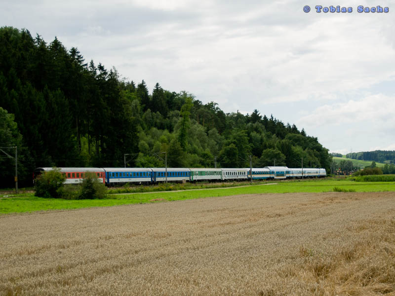 183 002 mit EX/ALX 354 bei Langenbach(Oberbay) am 08.08.2011