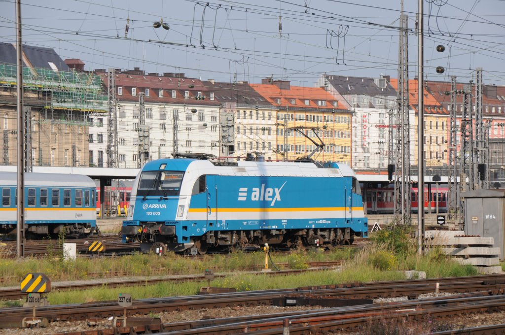 183 003 am 02.10.09 beim rangieren in Mnchen Hbf