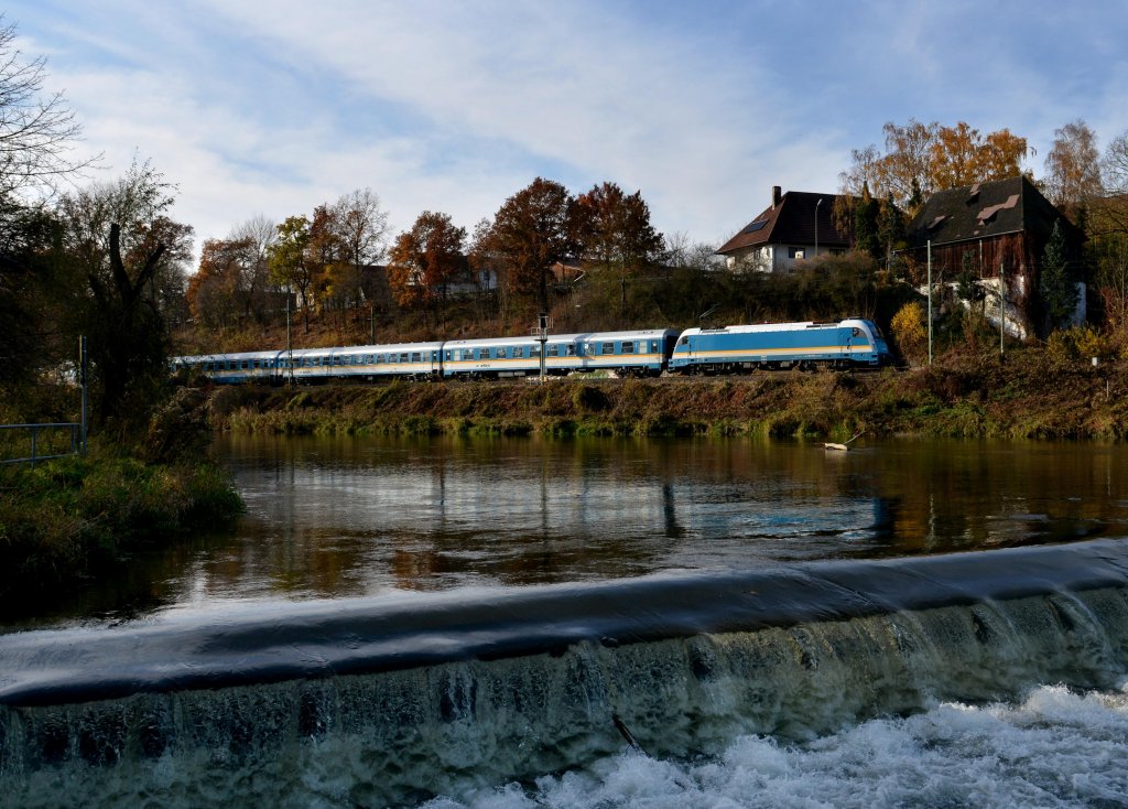 183 003 mit einem ALX am 09.11.2012 unterwegs bei Moosburg.