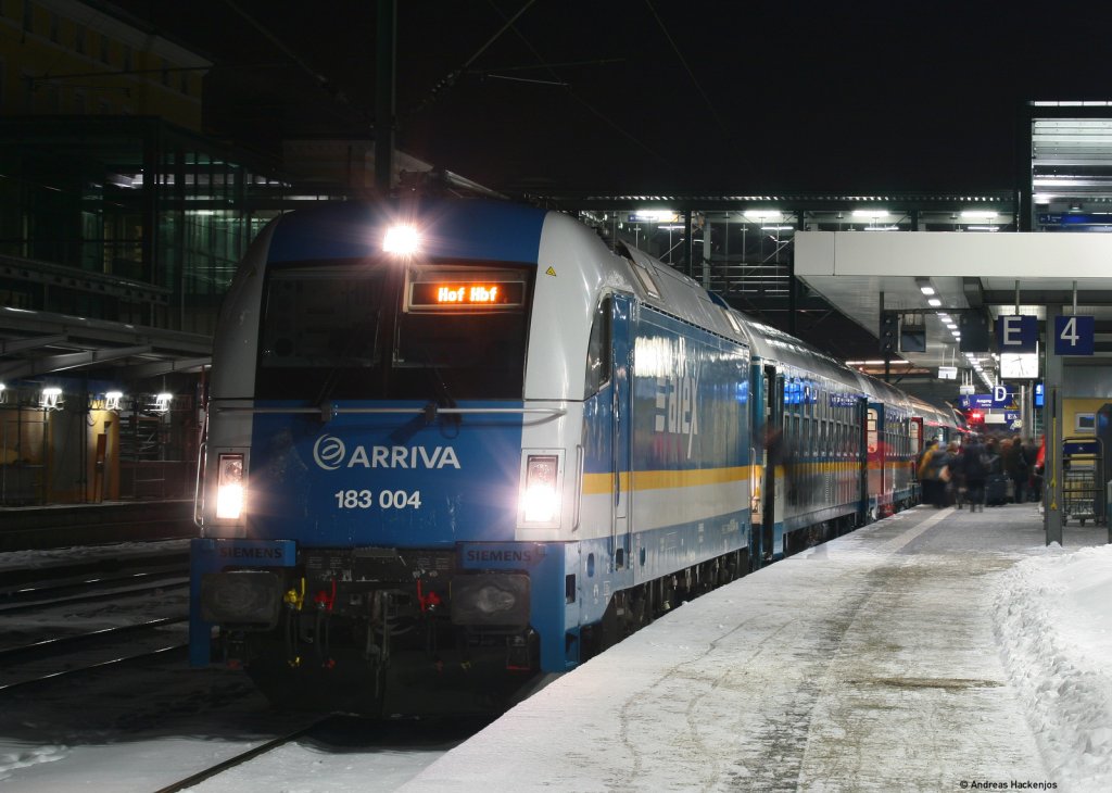 183 004-1 mit dem ALX84116 (Mnchen Hbf-Hof Hbf) in Regensburg Hbf 16.12.10