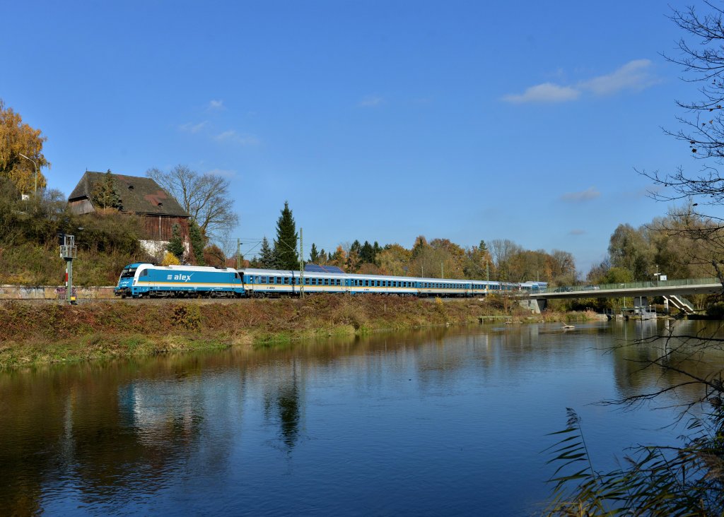 183 005 mit einem ALX am 09.11.2012 unterwegs bei Moosburg.