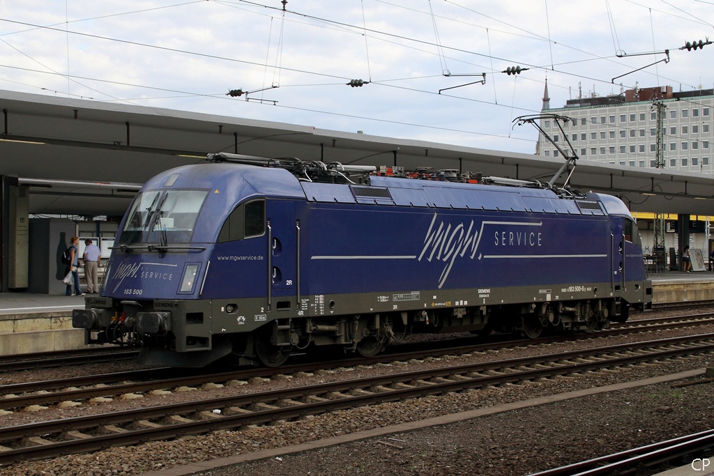 183 500 der mgw rollt am 25.8.2010 durch Koblenz.
