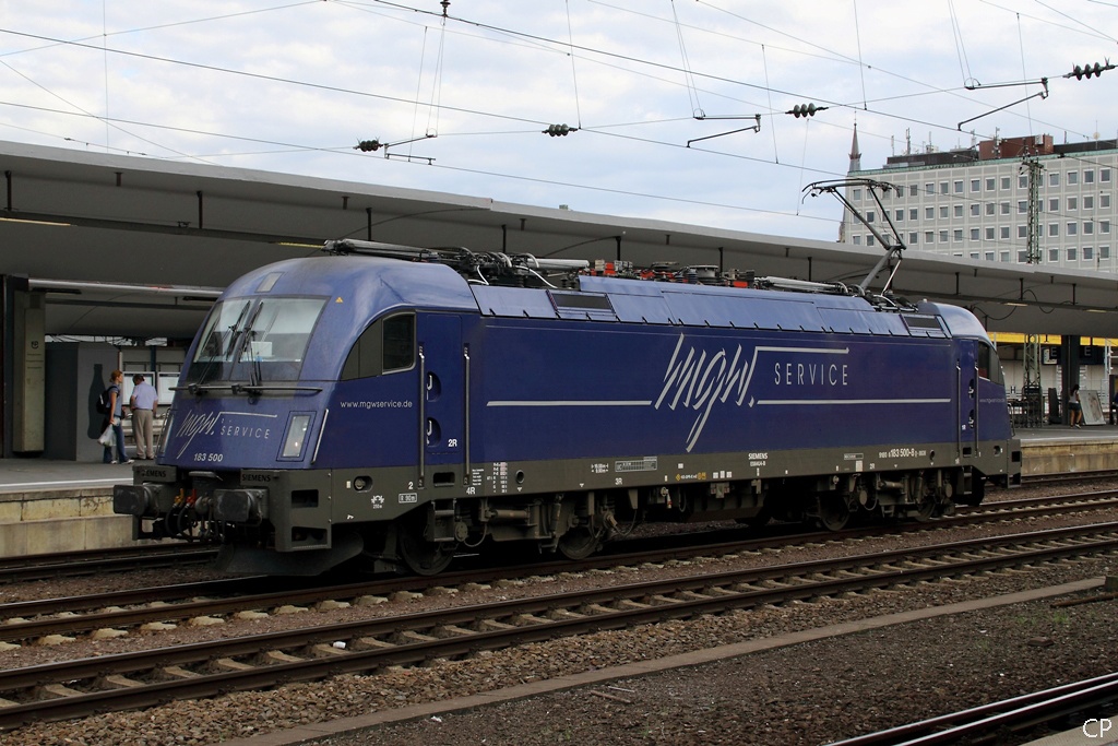 183 500 der mgw rollt am 25.8.2010 durch Koblenz.
