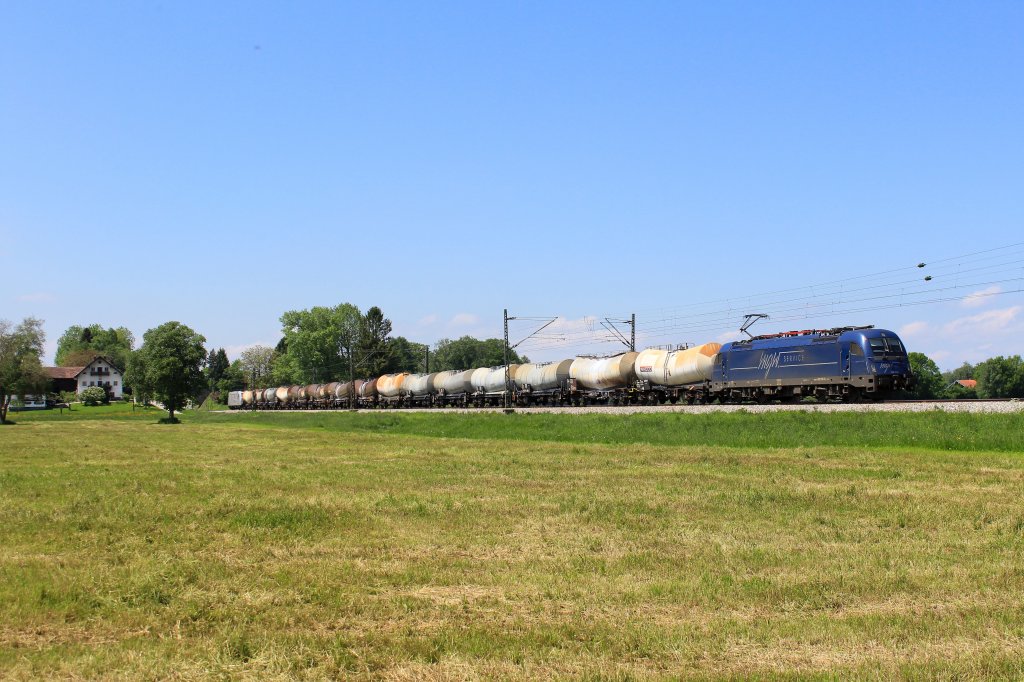 183 500  MGW-Service  bef�rderte am 18. Mai 2013 den 90975 in Richtung Salzburg. Aufgenommen bei �bersee. Am Zugende befand sich 185 531 von TX Logistik.