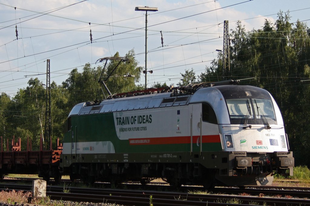 183 701  Train of Ideas  (i.E. fr RAN) steht am 30.5.11 abfahrtbereit in Duisburg-Entenfang.