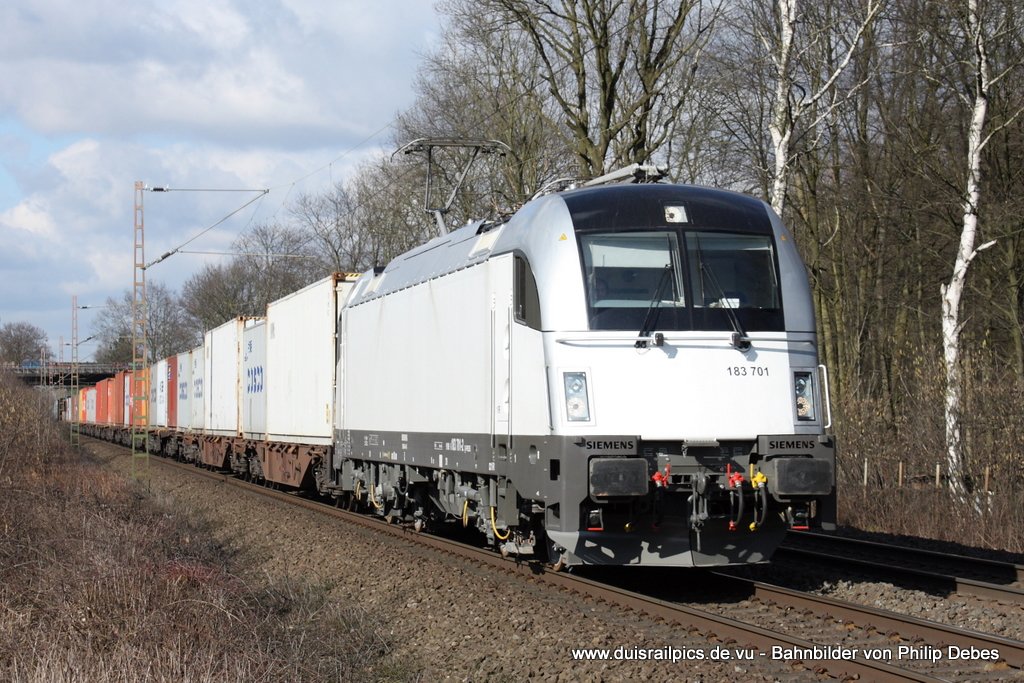 183 701 (WLB) fhrt am 4. Mrz 2010 um 14:45 Uhr mit einem Gterzug durch Ratingen Oberbusch