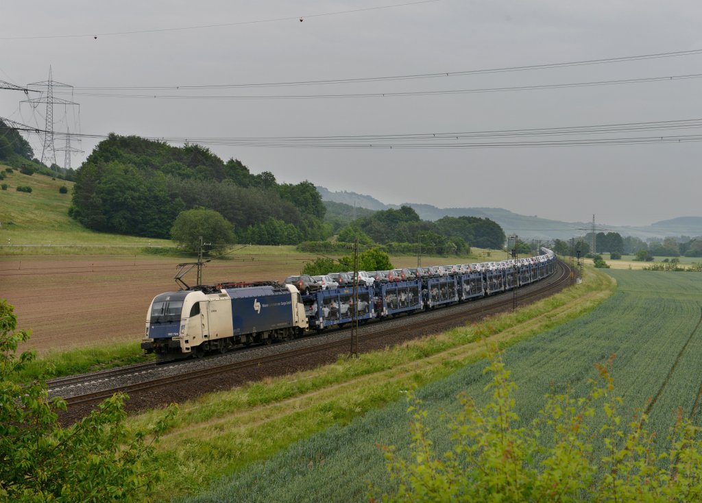 183 704 mit einem Autozug am 02.06.2012 unterwegs bei Harrbach.