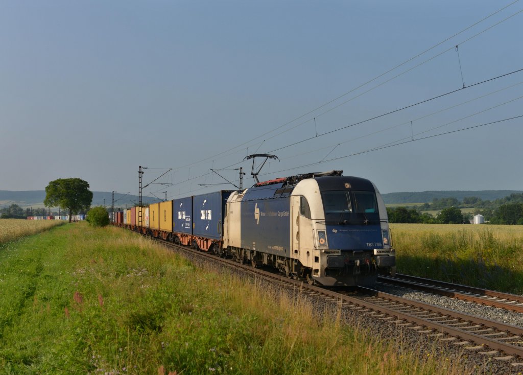 183 705 mit einem Containerzug am 06.07.2013 bei Himmelstadt.