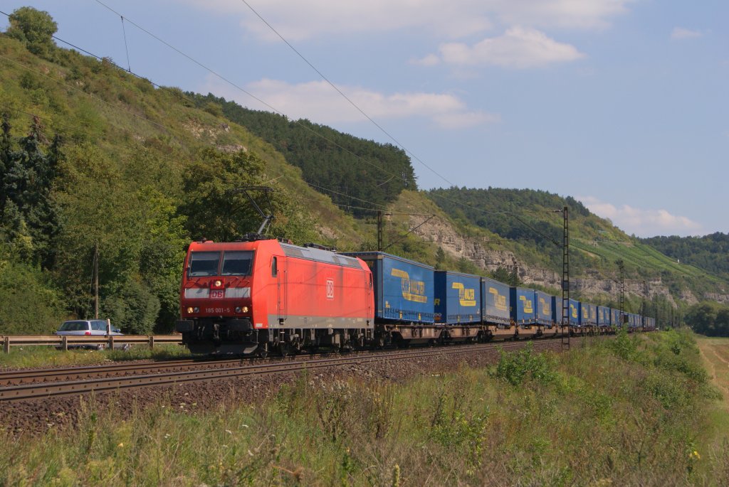 185 001-5 mit einem LKW Walterzug in in Karlstadt am Main am 17.08.2011