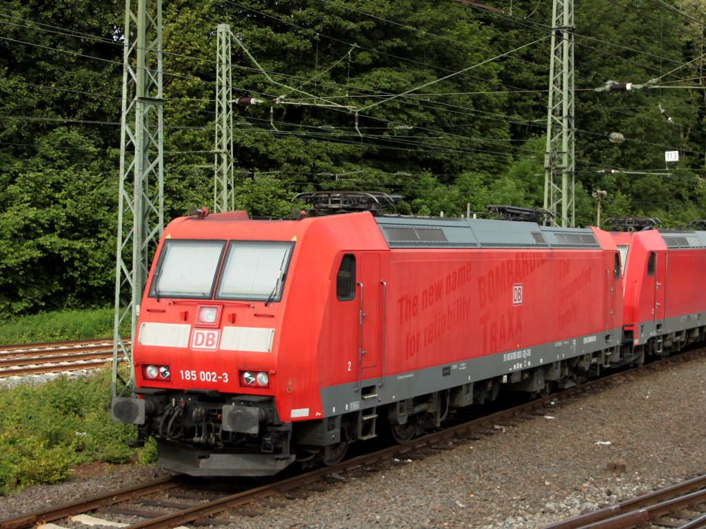 185 002-3 kann man noch als ehemalige Bombadier Traxx Werbelok erkennen. Gesehen am 24.05.2011 in Aachen West.