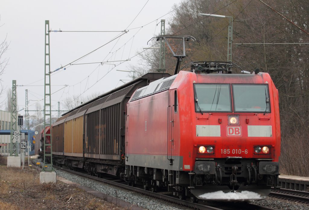 185 010-6 DB Schenker Rail in Michelau am 23.03.2013.