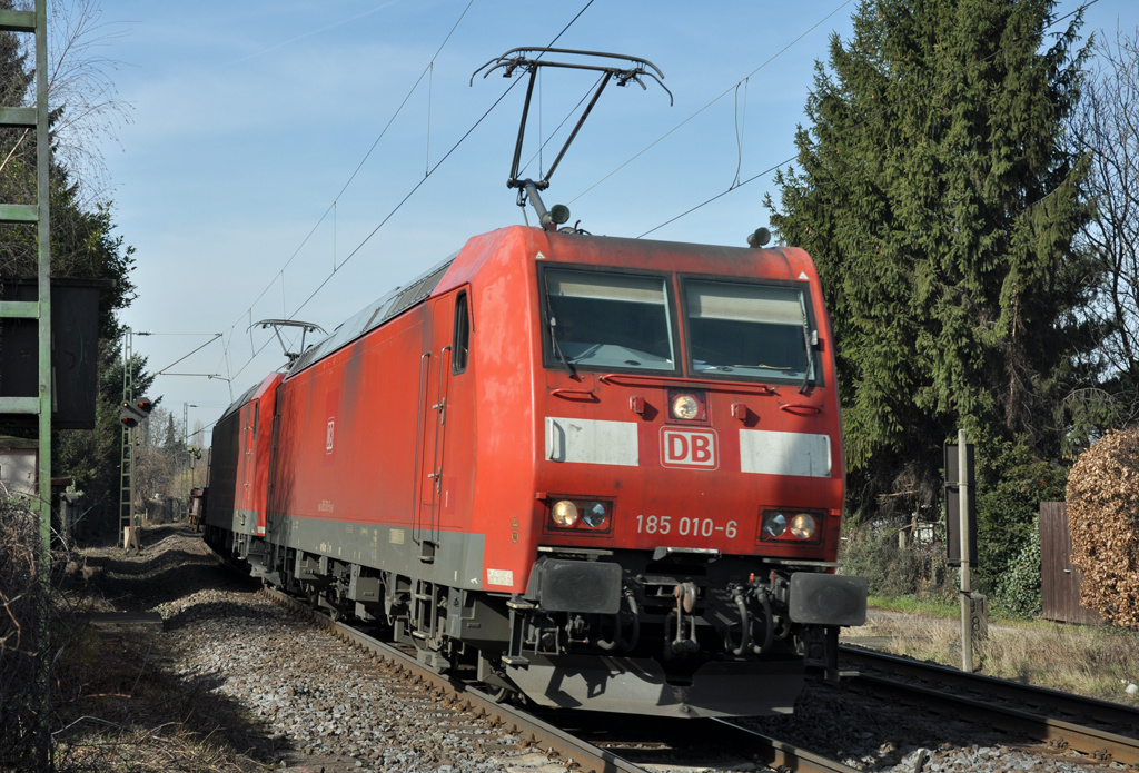 185 010-6 in Doppeltraktion durch Bonn-Beuel - 06.03.2013