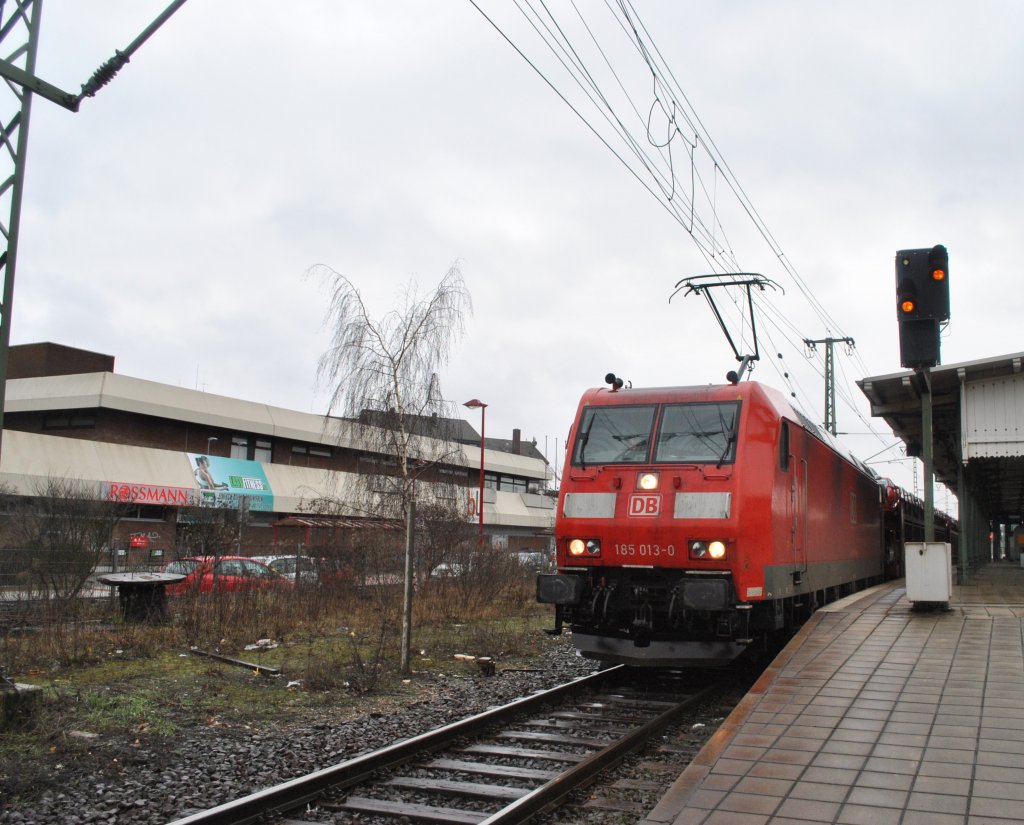 185 013-0 am 04.02.2011 in Lehrte.