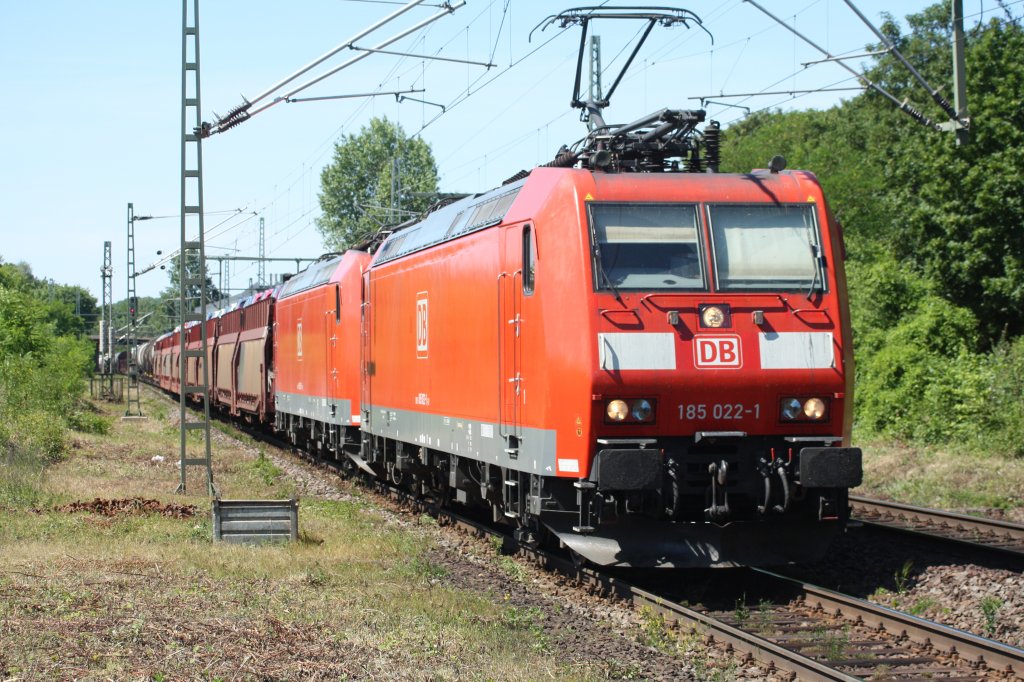 185 022-2 fuhr am 02.06.11 durch Bonn-Oberkassel.
