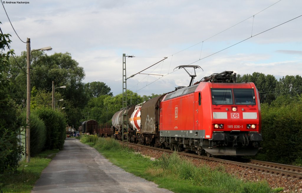 185 036-1 mit einem gemischten Gterzug in Karlsruhe Rintheim 21.7.11