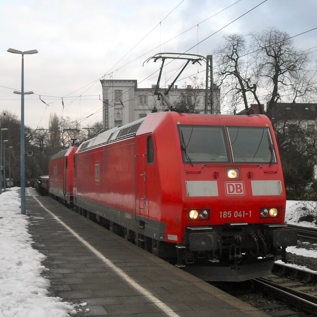 185 041-1 und Schwesterlok am 3.1.11 in Bonn Hbf.
