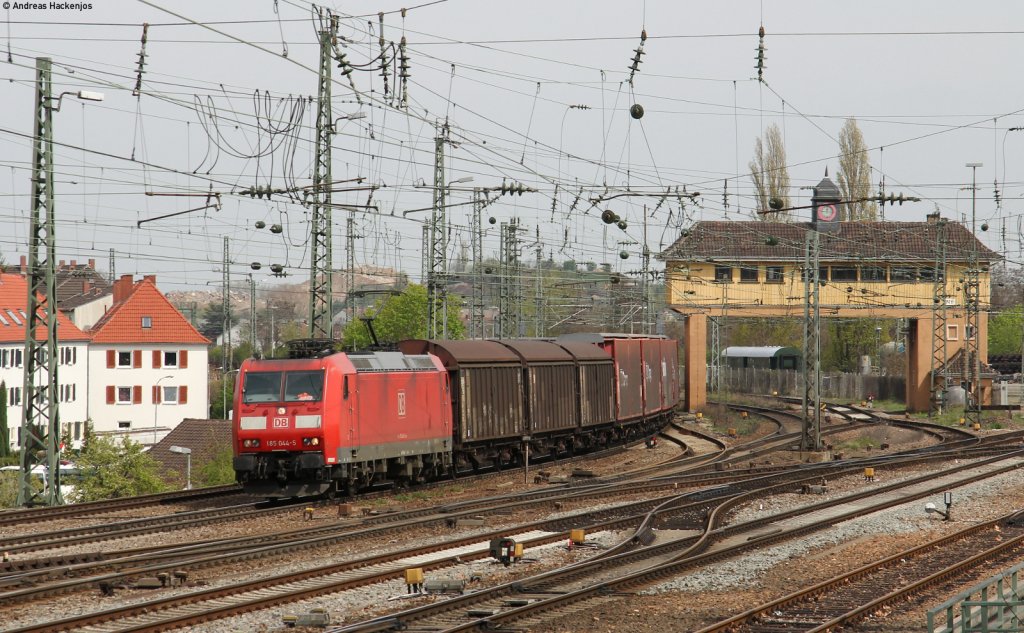 185 044-5 mit einem G�terzug in Neustadt an der Weinstra�e 17.4.12