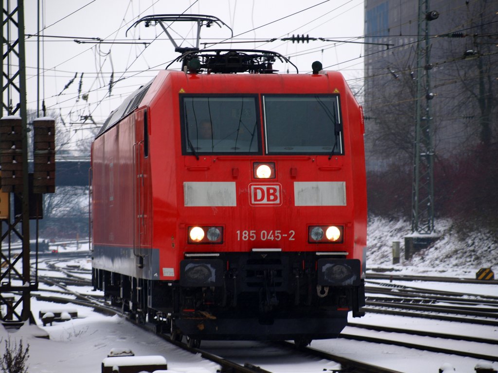 185 045-2 rangiert am 11.02.2010 in Aachen West.