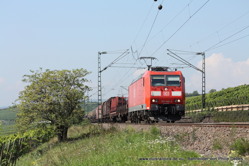 185 046-0 (DB) fhrt am 3. September 2011 um 12:37 Uhr mit einem Gterzug durch Erbach (Rheingau)