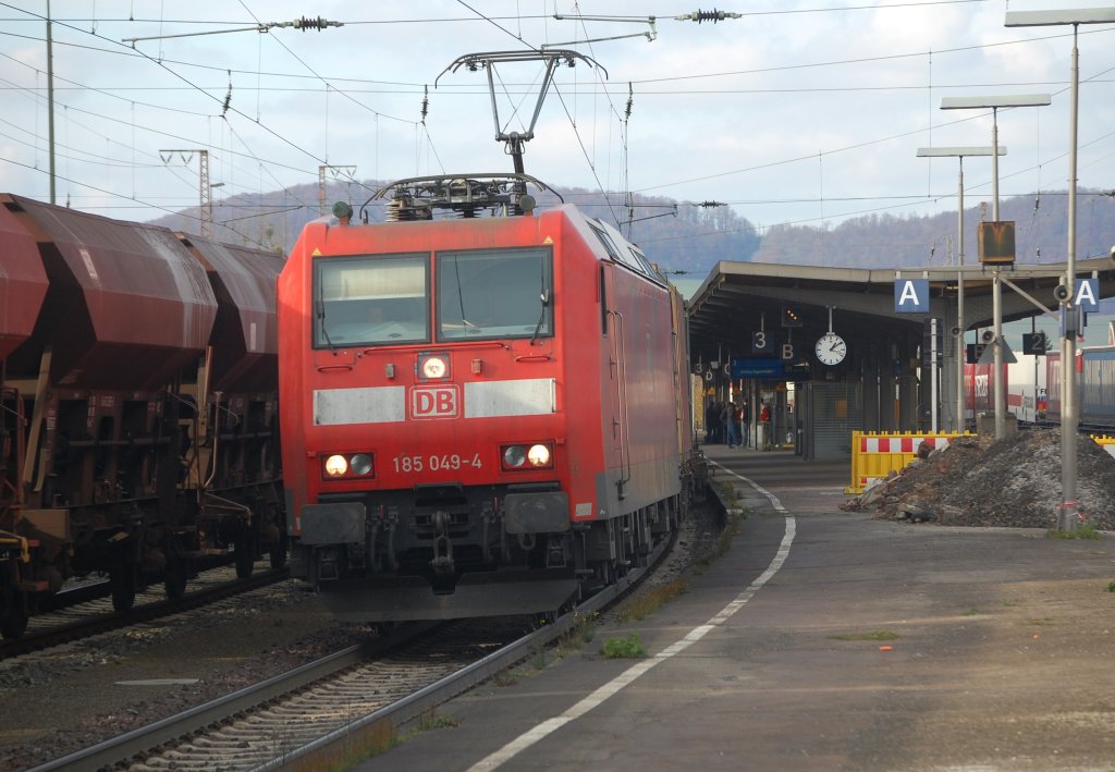185 049-4 mit TEC 42907 Hamburg Waltershof - Wien Donaukaibahnhof, am 8.11.2009 in Kreiensen