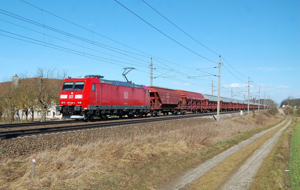 185 049 war auch am 27.02.2010 mit Anhang
auf der Westbahn bei Oftering zu sehen.