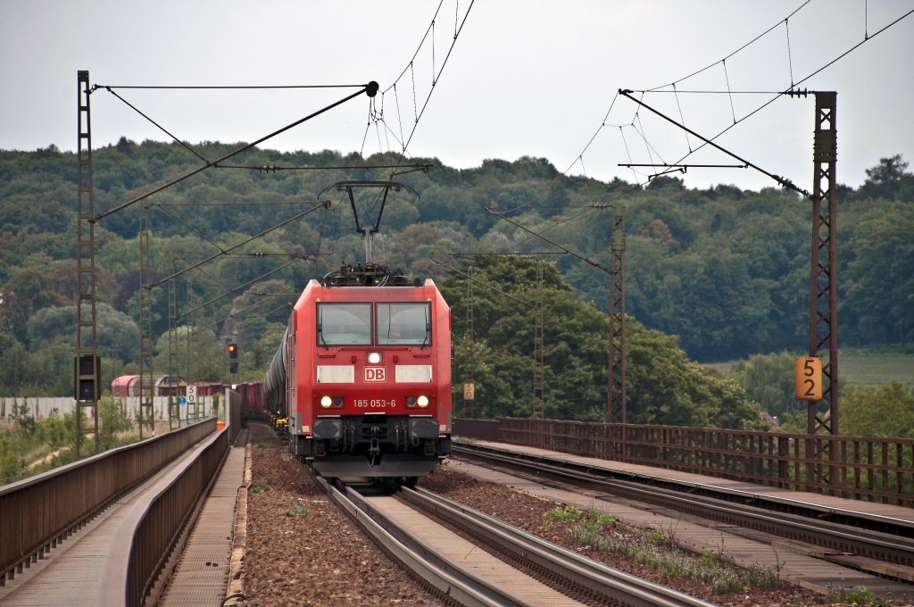 185 053 am 17.08.2010 bei der berquerung der Donau nahe Regensburg Mariaort.
