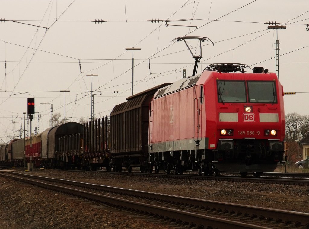 185 056 mit einem Gemischten GZ am 1. April in Mangolding.