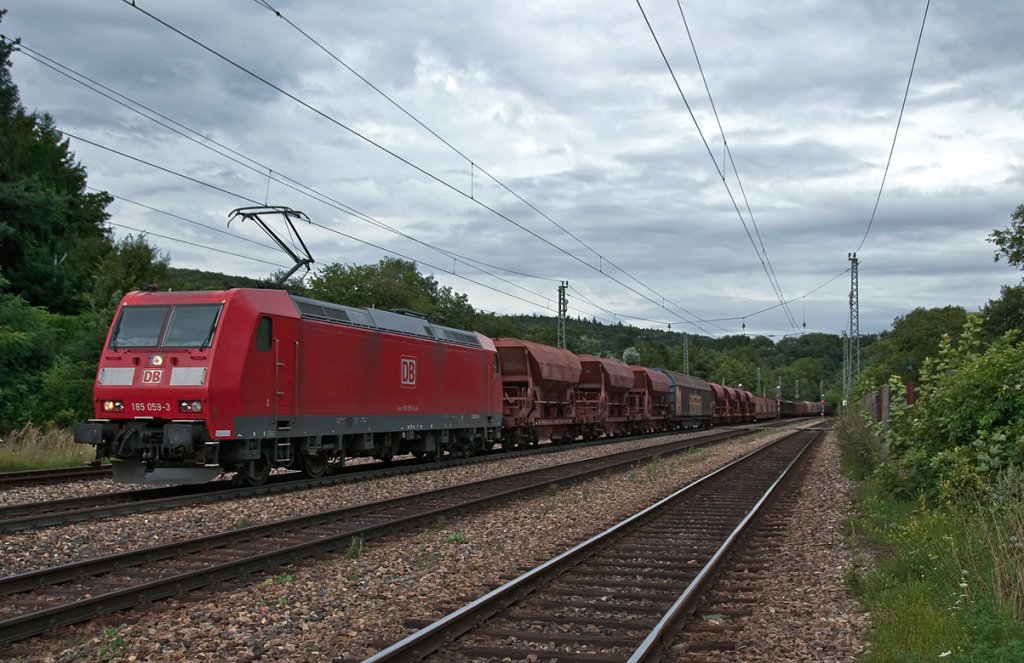 185 059, unterwegs an einem trben Augusttag im Wienerwald. Tullnerbach-Pressbaum, am 06.08.2010.