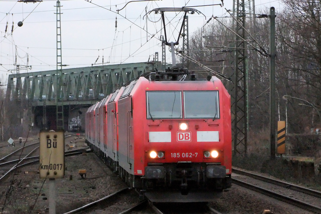 185 062-7 mit 6 weiteren 185er in Recklinghausen-Sd 10.1.2012