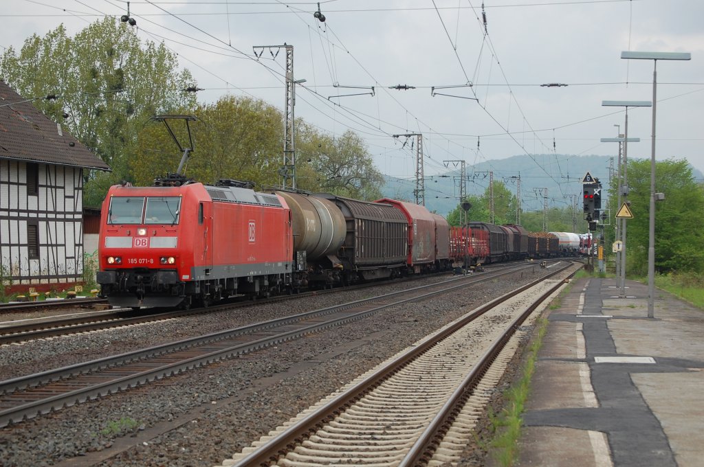 185 071-8 mit FIR 51607 Seelze Rbf - Mnchen Nord, am 8.5.2010 durch Kreiensen