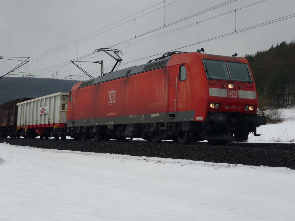 185 071-8 mit Gz, zwischen Gemnden (Main) und Karlstadt (Main), am 03.02.2010