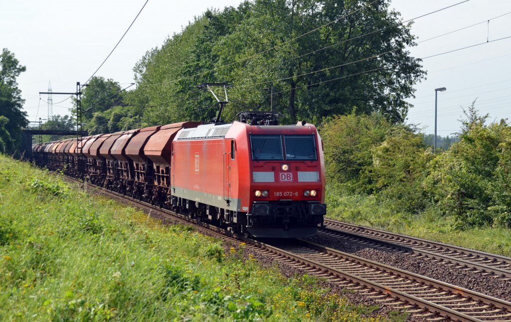185 072 befrderte am 23.08.11 einen Schwenkdachwagenzug durch Ahlten Richtung Lehrte.