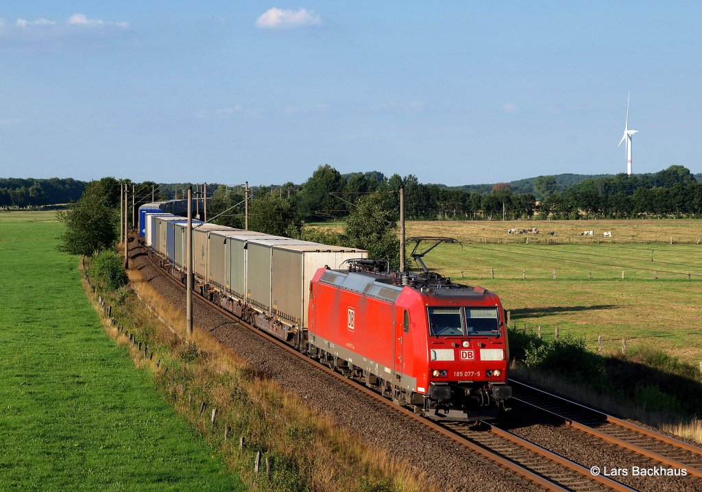 185 077-5 hat am 26.07.12 den KLV  lit  am Haken und passiert hier gerade Ramelsoh auf dem Weg Richtung Buchholz.